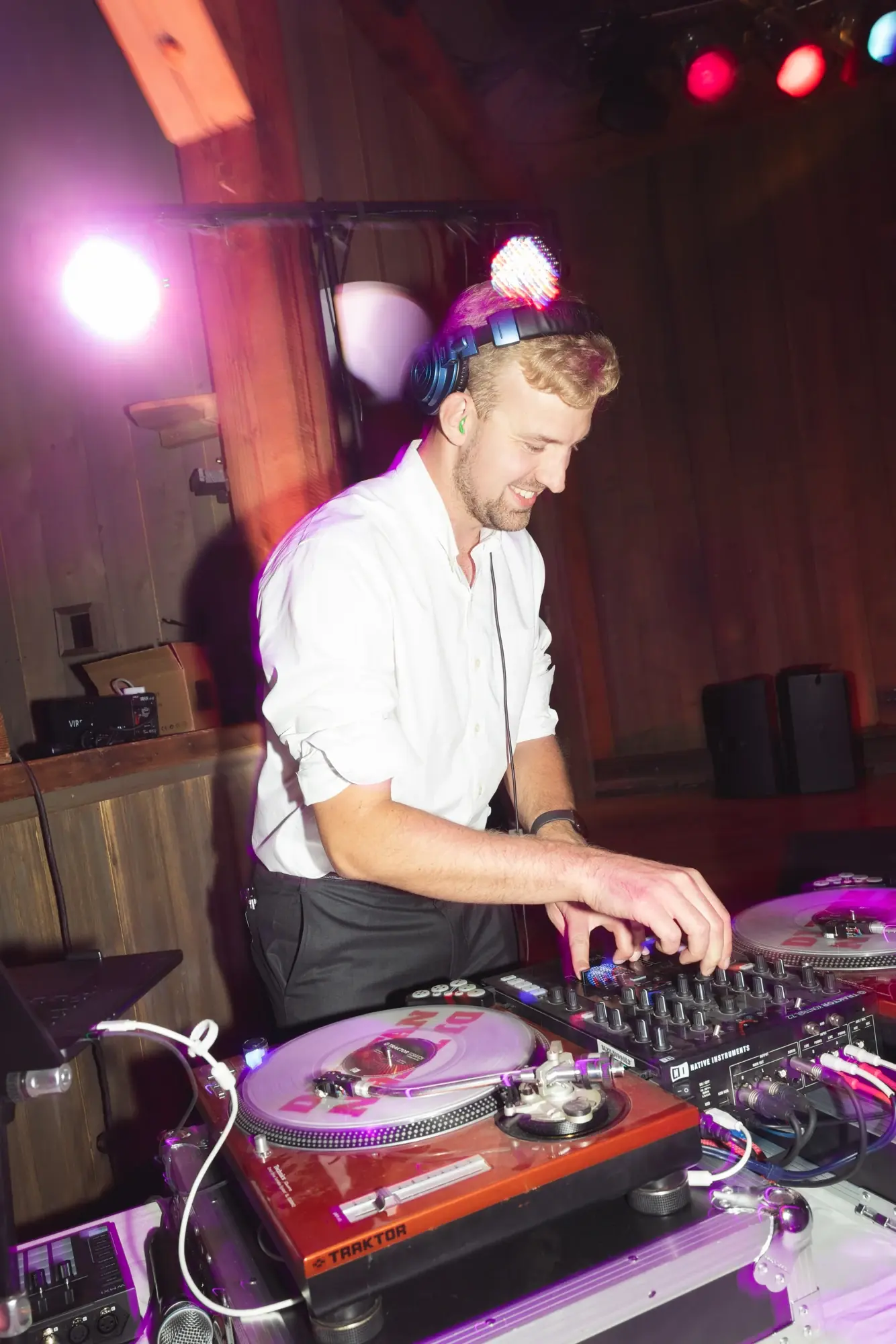 Bozeman wedding DJ Jacob mixing music at his turntables